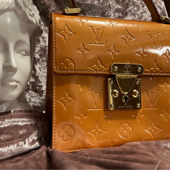 Louis Vuitton Vernis Spring Street Hand Bag - Picture 8 of 8